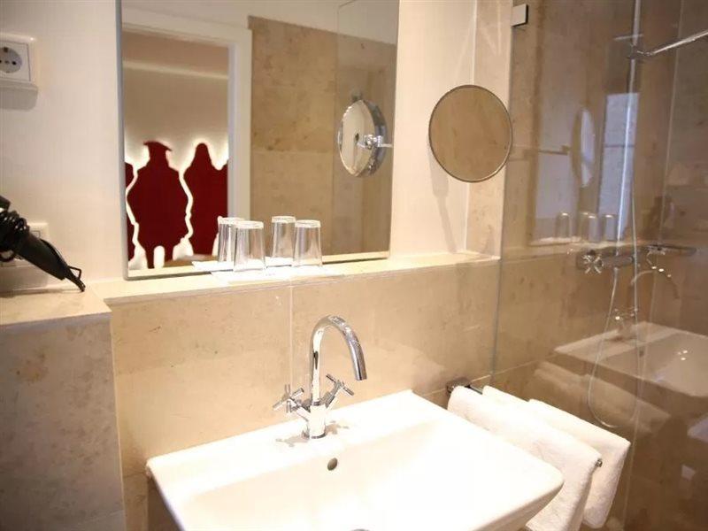 Hotel Drei Raben Nuremberg ภายนอก รูปภาพ