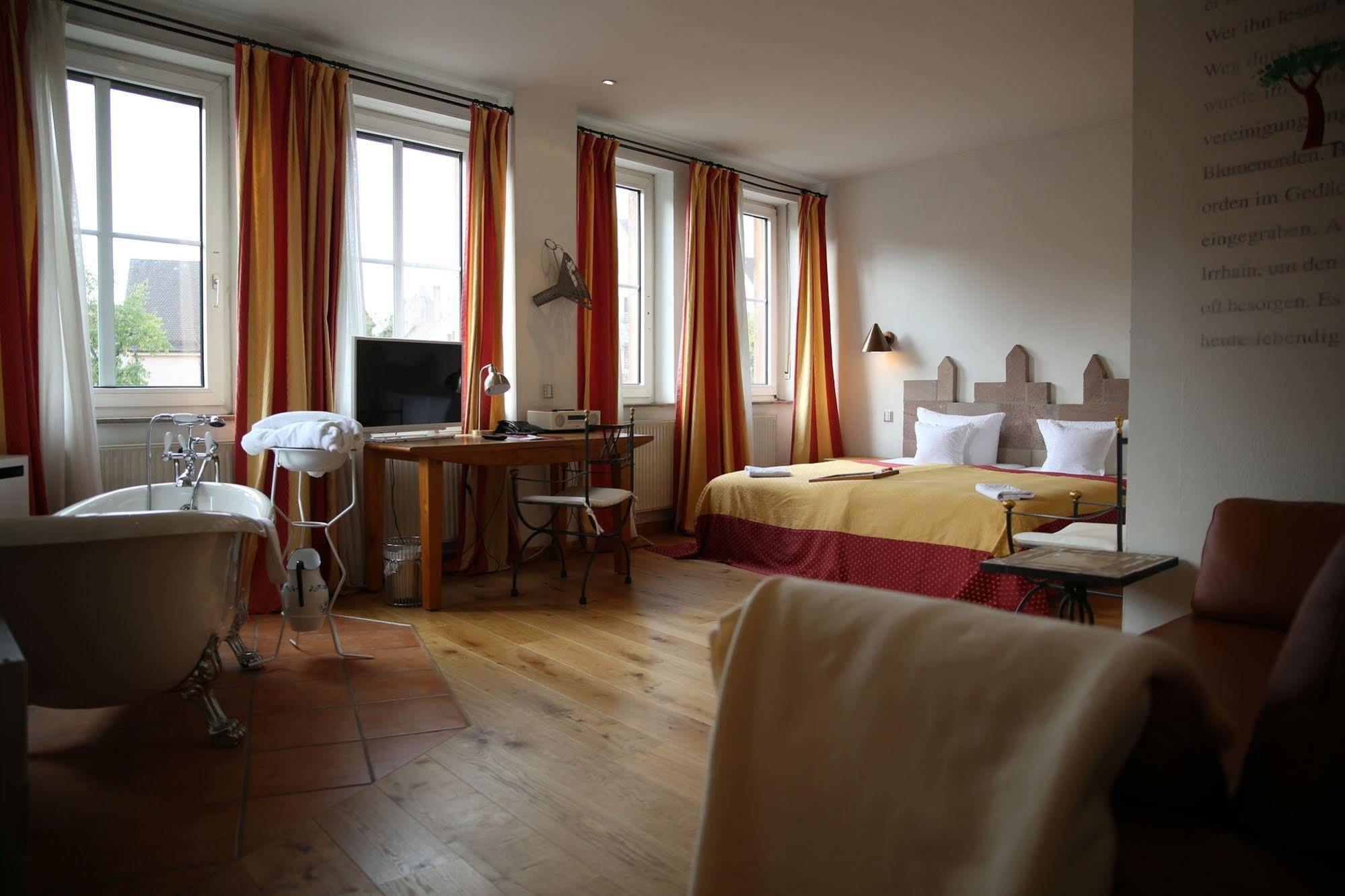 Hotel Drei Raben Nuremberg ภายนอก รูปภาพ