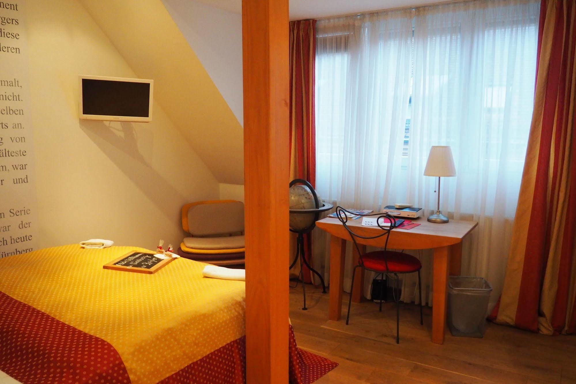 Hotel Drei Raben Nuremberg ภายนอก รูปภาพ